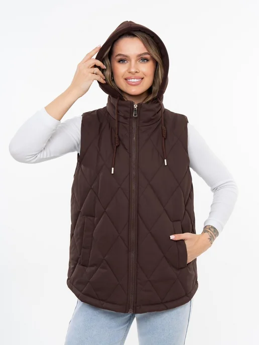 Hanan Fashion Жилетка утепленная с капюшоном удлиненная, коричневый, фото 4