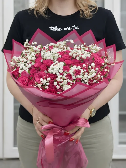 ROZA4U Букет живых цветов 101 малиновая роза с гипсофилой, белый, фото 2