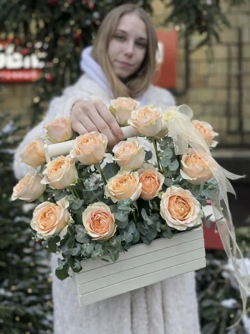 ROZA4U Букет живых цветов из 17 кремовых пионовидных роз в ящике, бежевый, фото 2